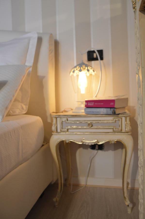 Lejlighed Historic Center - Elegant With Charming Antiques - Raffaello Rom