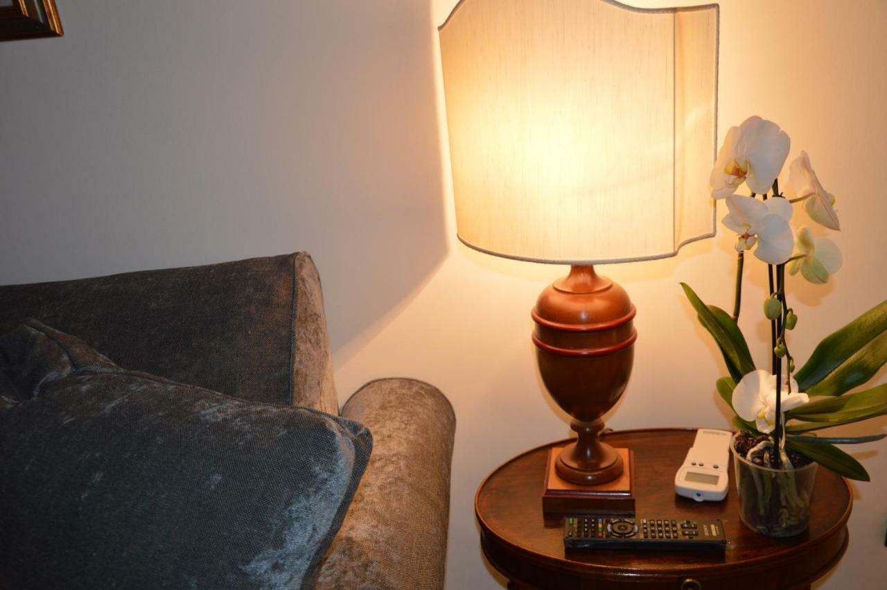 Historic Center - Elegant With Charming Antiques - Raffaello Lejlighed *