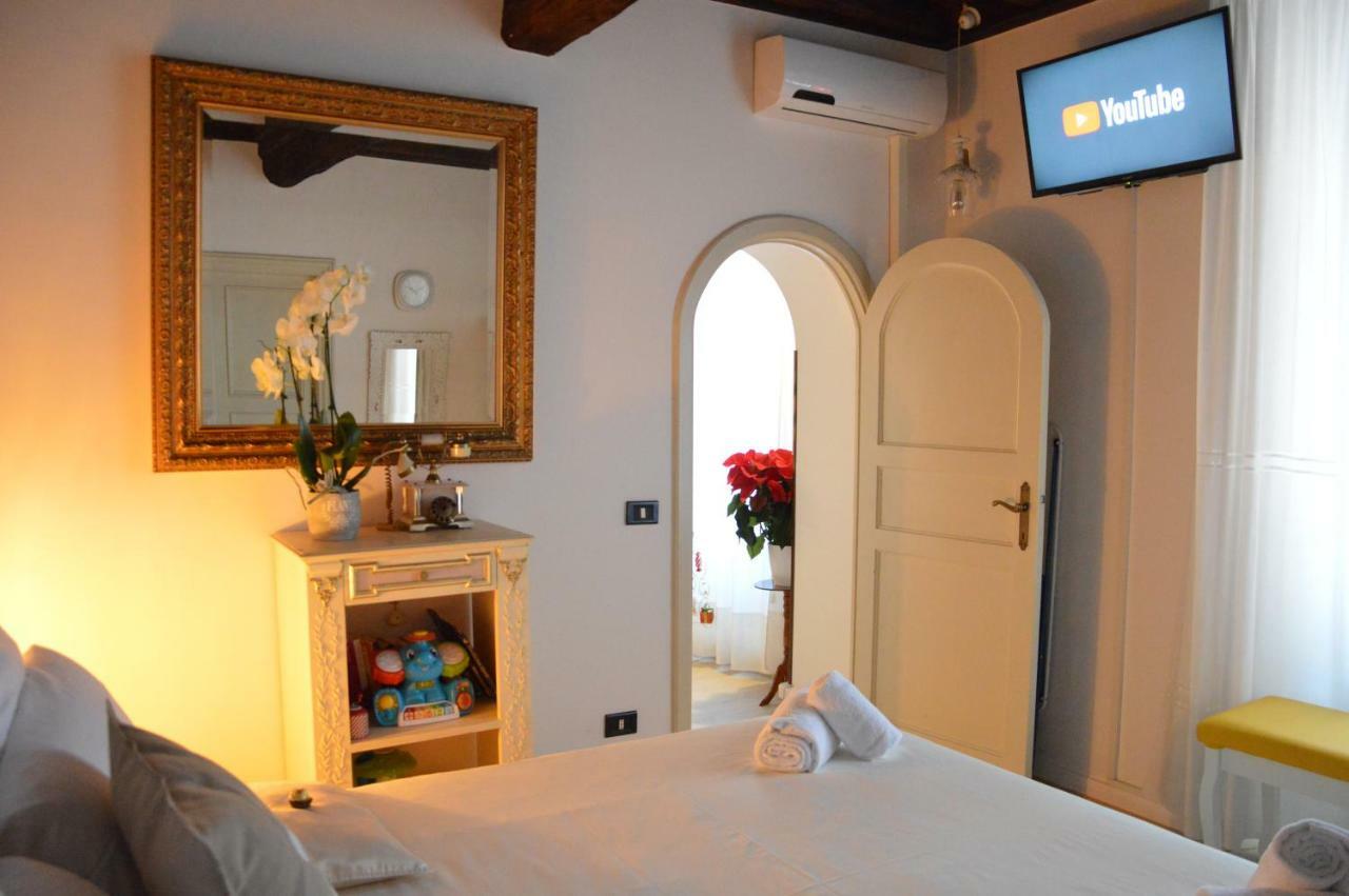 Lejlighed Historic Center - Elegant With Charming Antiques - Raffaello Rom