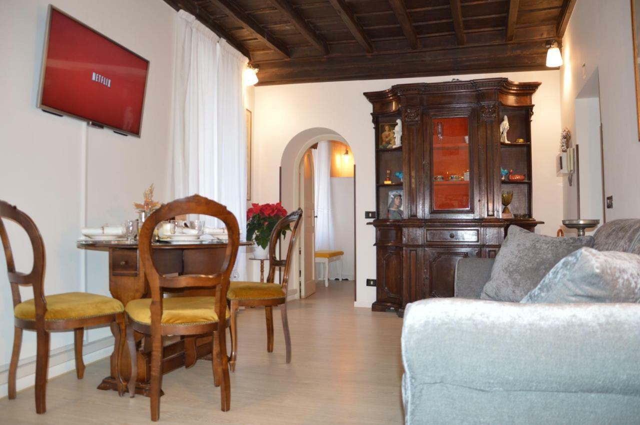 Historic Center - Elegant With Charming Antiques - Raffaello Lejlighed *