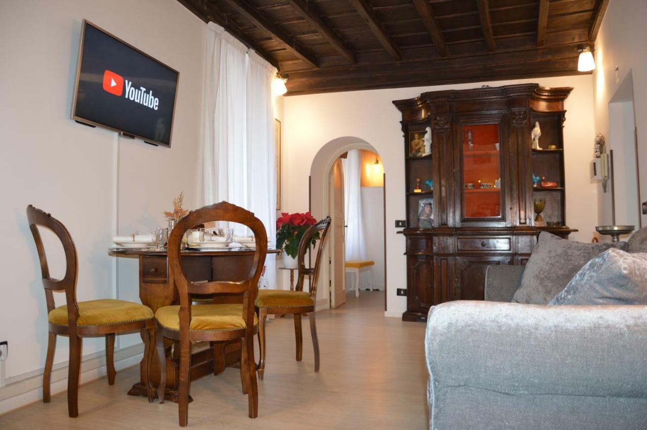 Historic Center - Elegant With Charming Antiques - Raffaello Lejlighed Rom