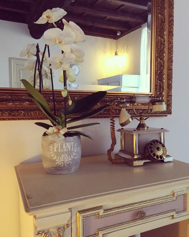 Historic Center - Elegant With Charming Antiques - Raffaello Lejlighed