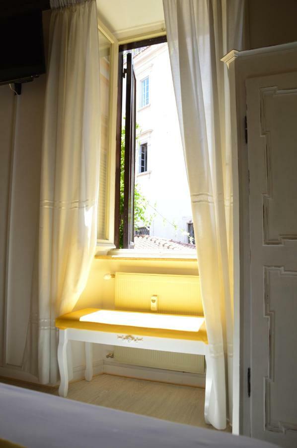 Historic Center - Elegant With Charming Antiques - Raffaello Lejlighed Rom